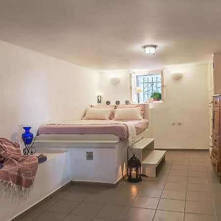 "Aura" Apt In Stone Tower 1690 • Andros Aidonia  Buitenkant foto