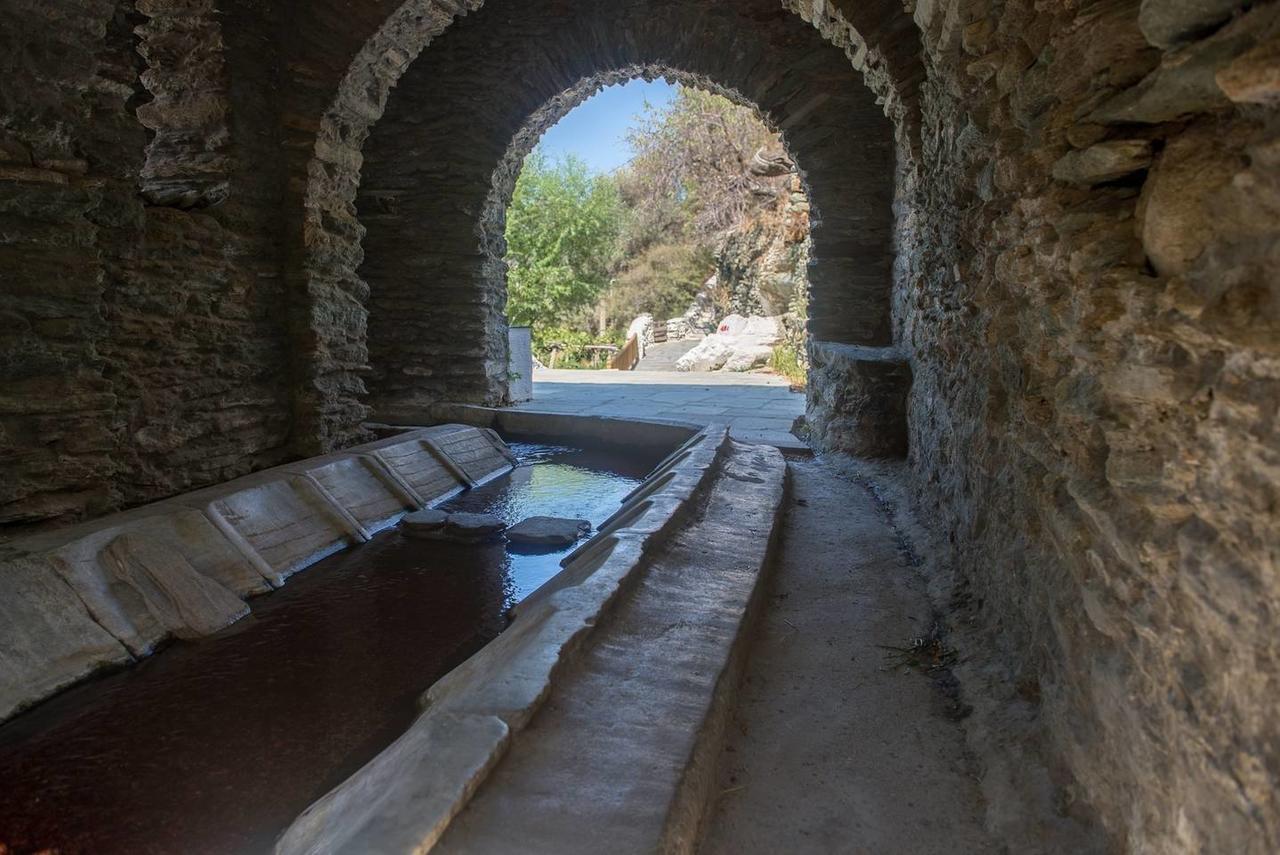 "Aura" Apt In Stone Tower 1690 • Andros Aidonia  Buitenkant foto